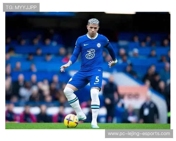 二流球星的崛起与挑战：走出巨星阴影的足球新纪元