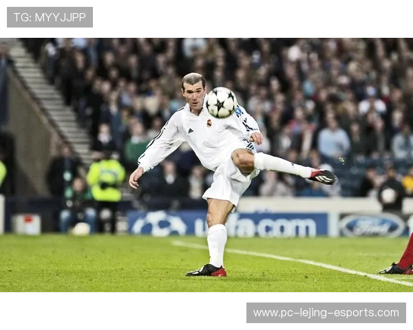 球星足球精彩瞬间集锦 带你领略顶级球员的极致技巧与绝佳表现