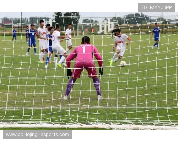 足球巨星赛场开场瞬间全景展现激情动作集锦震撼来袭